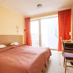 Carolina Hotel 2*