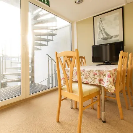 ホテル Carolina パルヌ